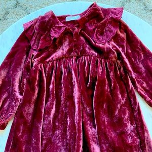 I am selling a beautiful velvet dress used only 1 time .